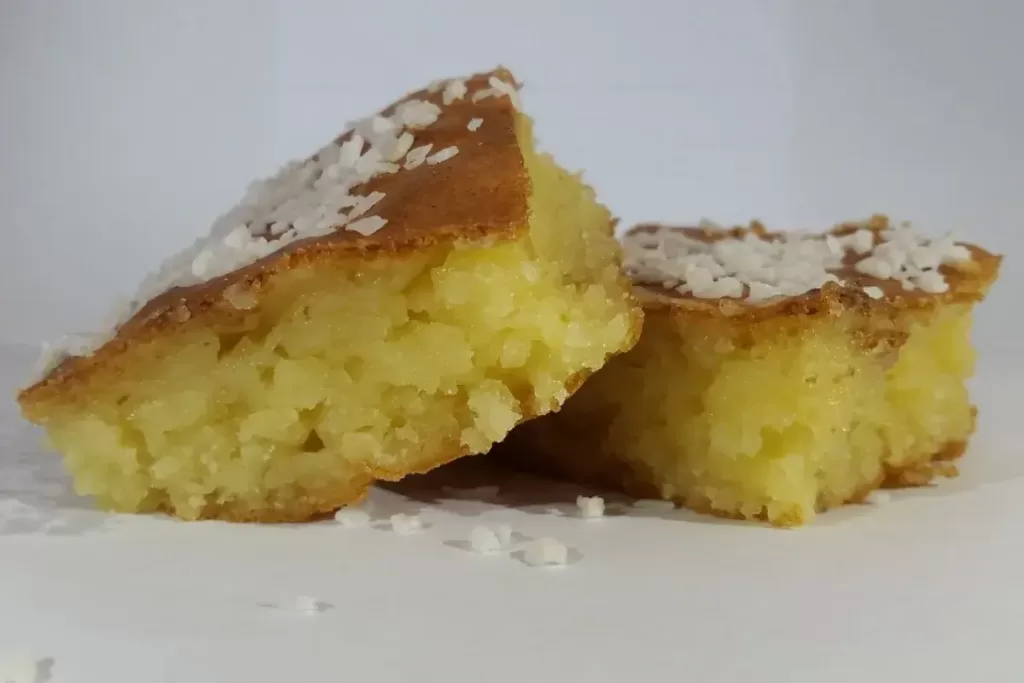 Bolo de coco com leite condensado irresistível/Imagem de pixabay.com