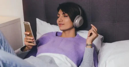 Ondas Binaurais para Dormir: Como Usar Sons Relaxantes Quando Sua Mente Não Desliga